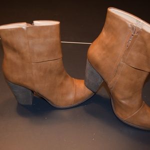 LL Bean Signature Leather Ankle Boots